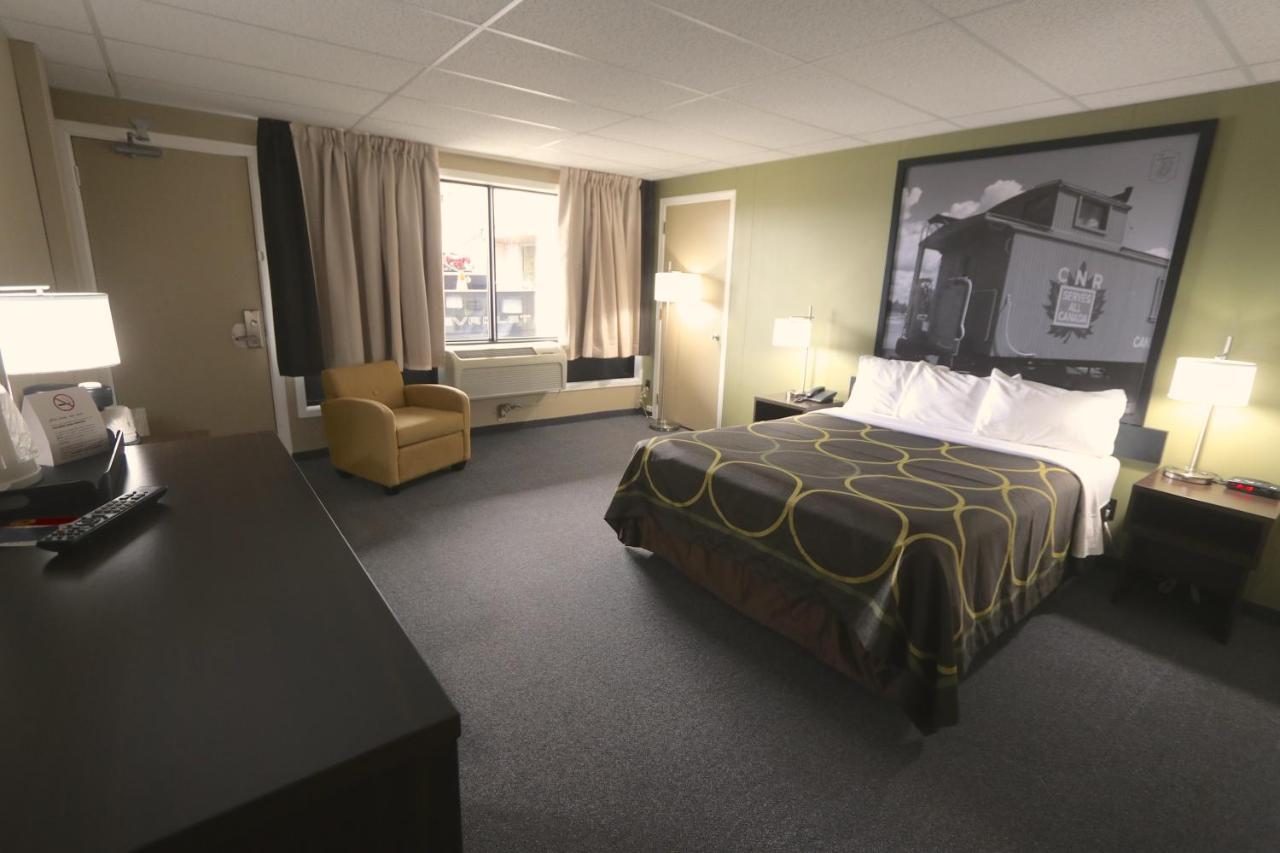 Super 8 By Wyndham On Hotel