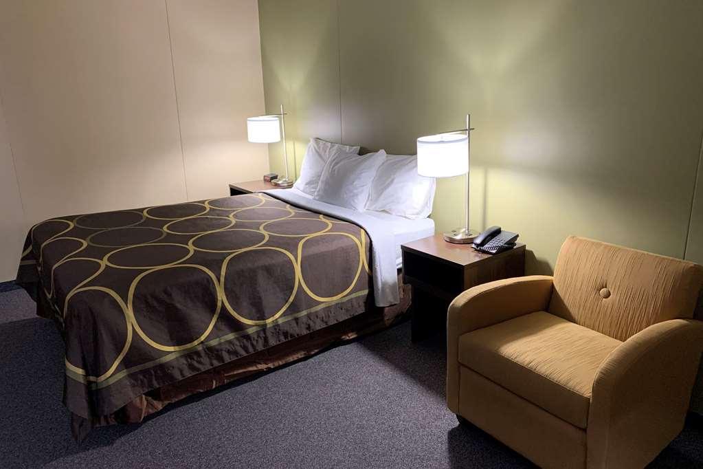 Super 8 By Wyndham On