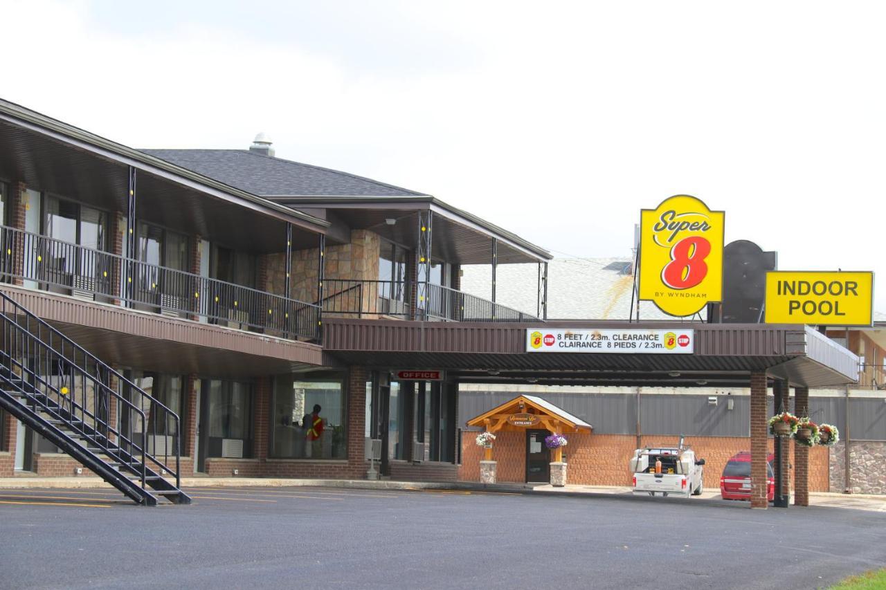 Super 8 By Wyndham On