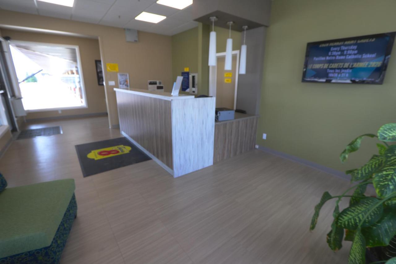 Super 8 By Wyndham On Hearst