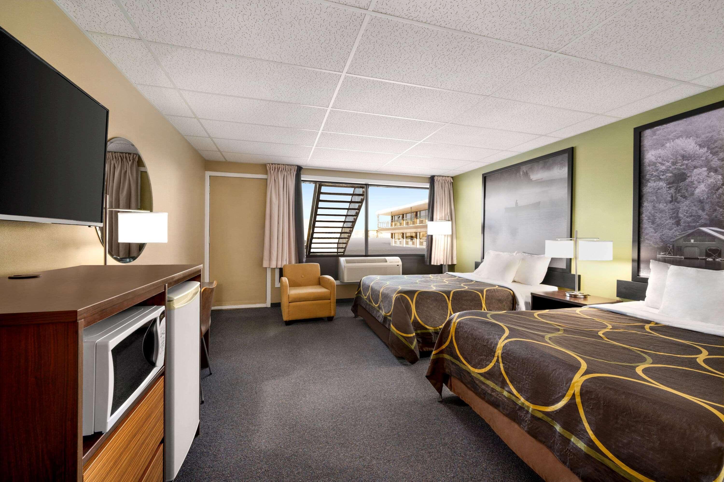 Hotel Super 8 By Wyndham On 2*