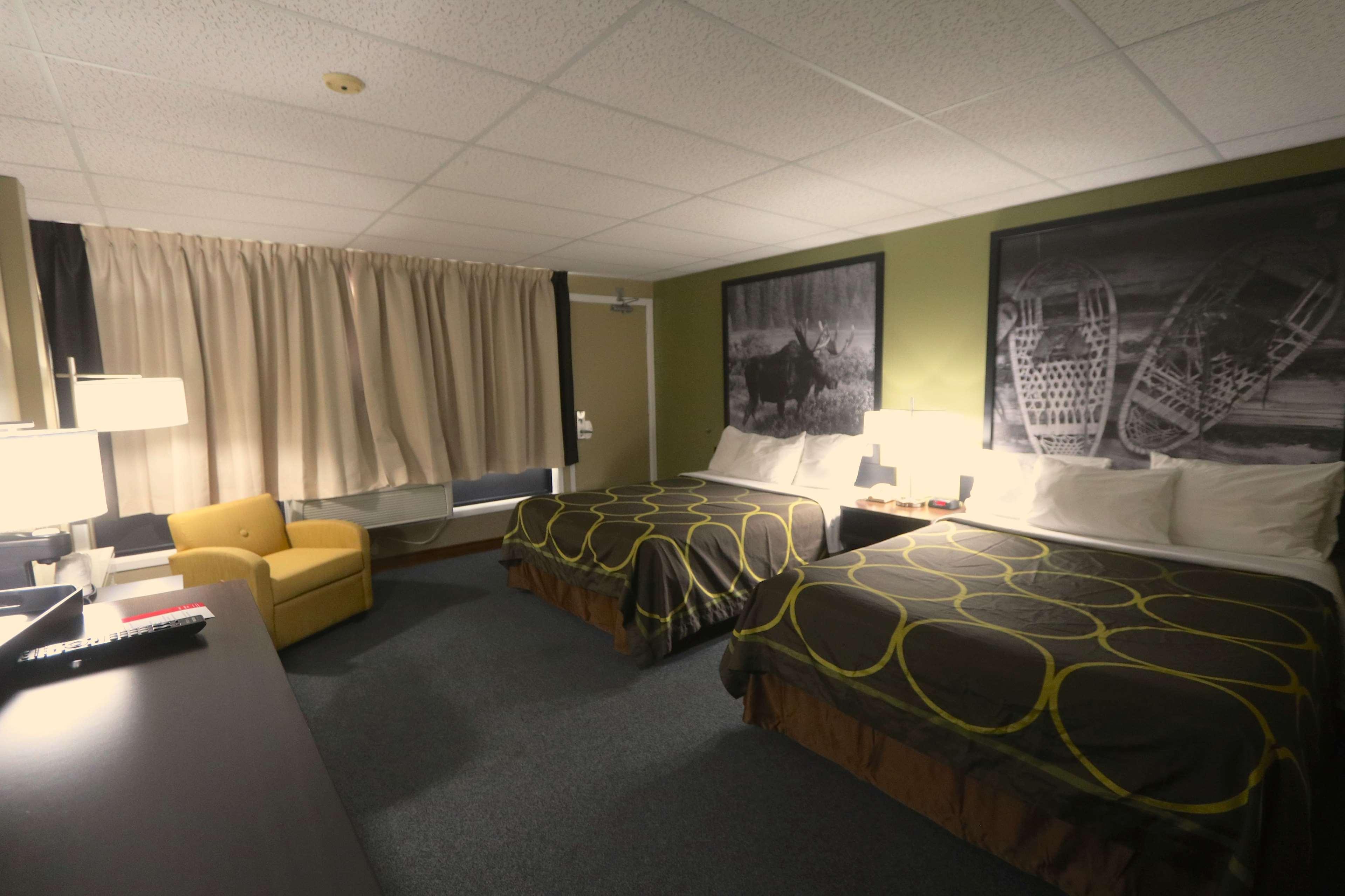 Hotel Super 8 By Wyndham On Hearst