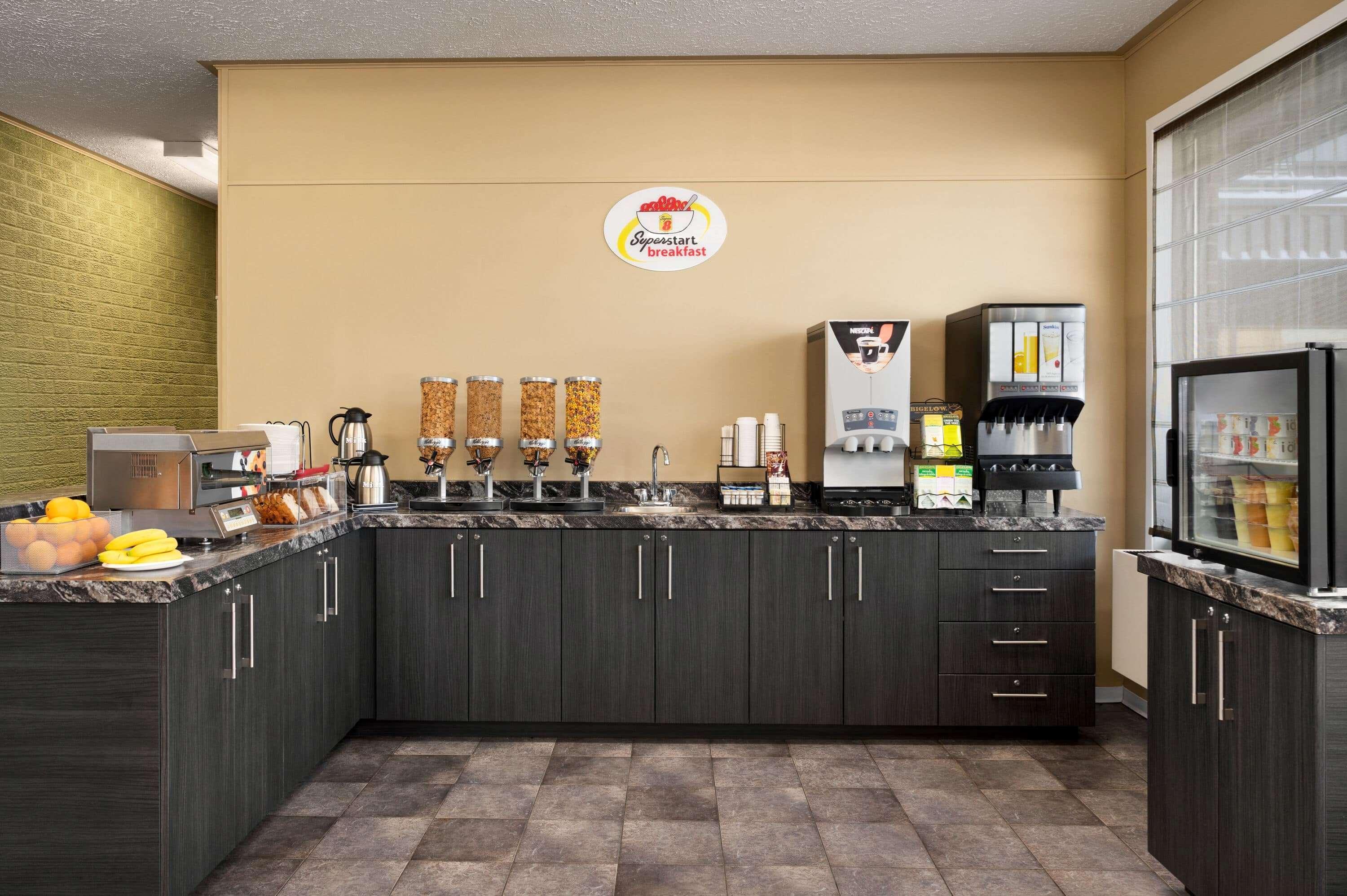 Hotel Super 8 By Wyndham On 2*
