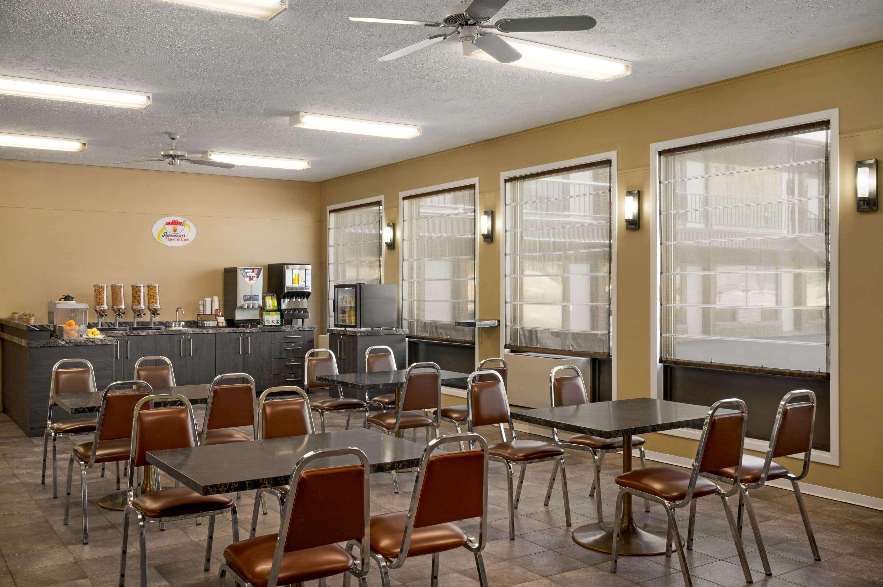 Hotel Super 8 By Wyndham On 2*