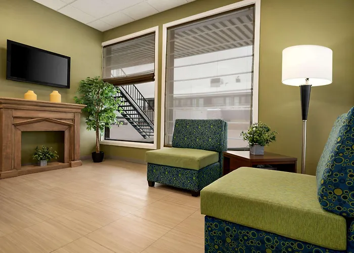 Super 8 By Wyndham Hearst On