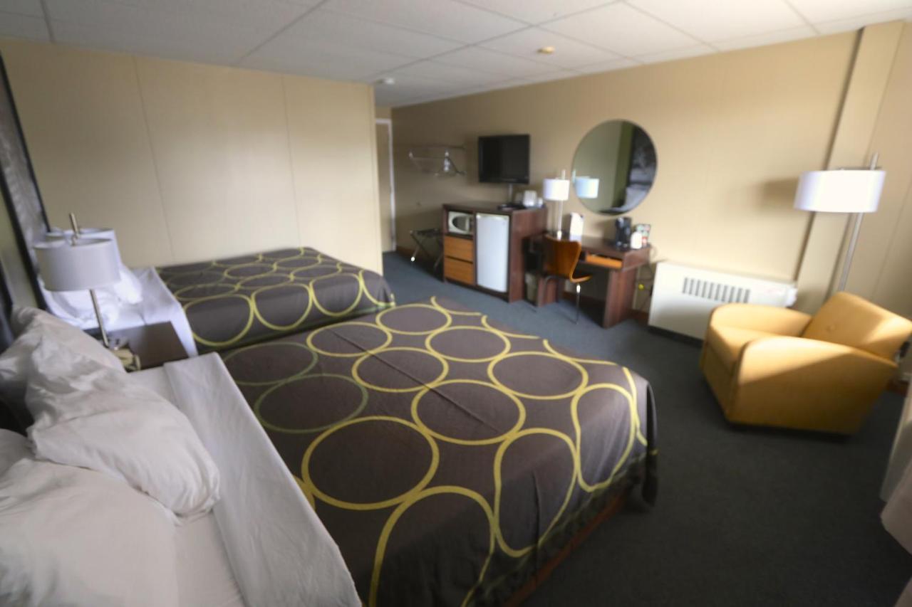 Super 8 By Wyndham On Hotel