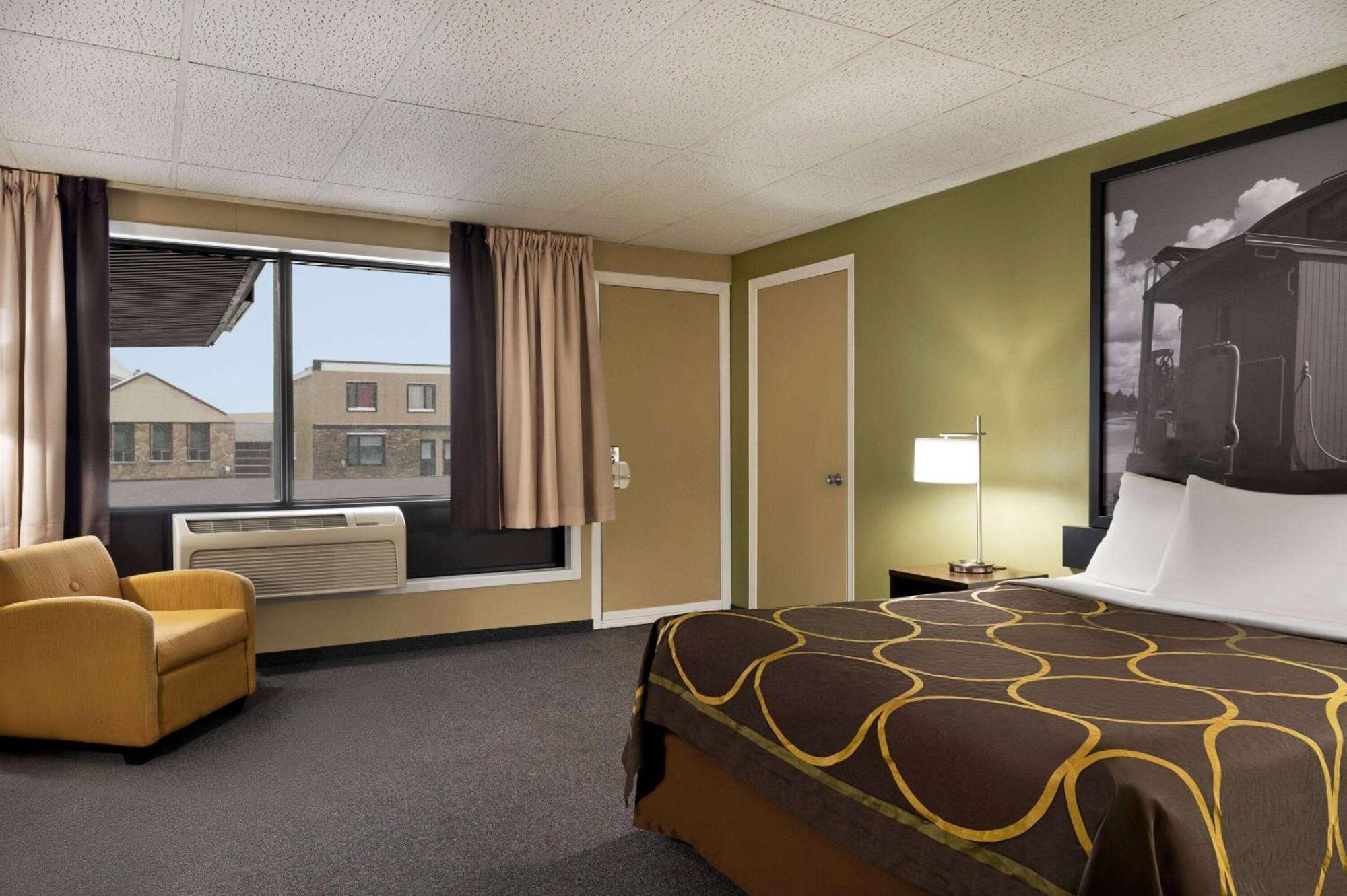 Super 8 By Wyndham On Hotel 2*